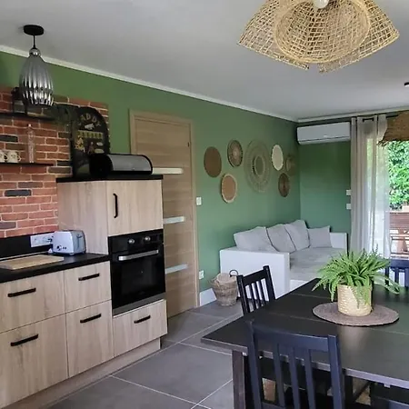 Bella Avec Jacuzzi Détente Сasa de vacaciones Thoiré-sur-Dinan
